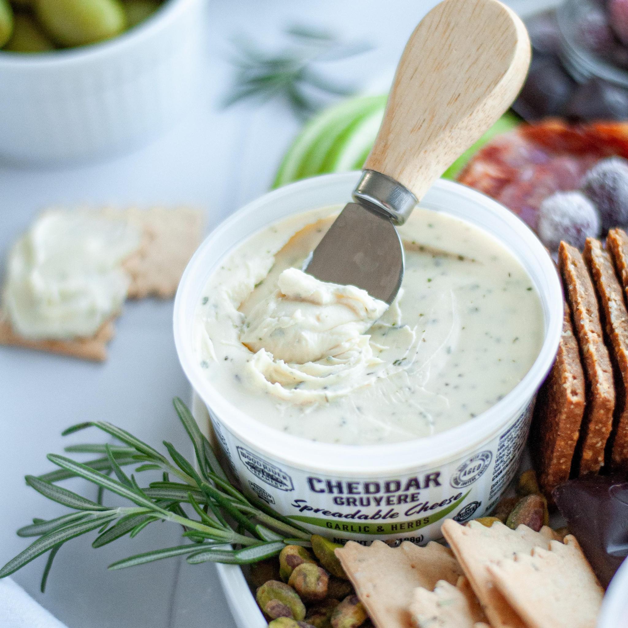 Garlic & Herbs Cheddar Gruyere Spreadable Cheese